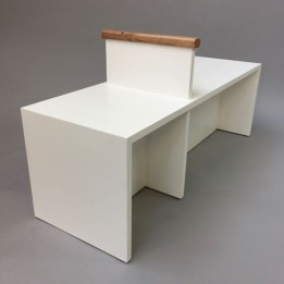 Gallery bench with arm support