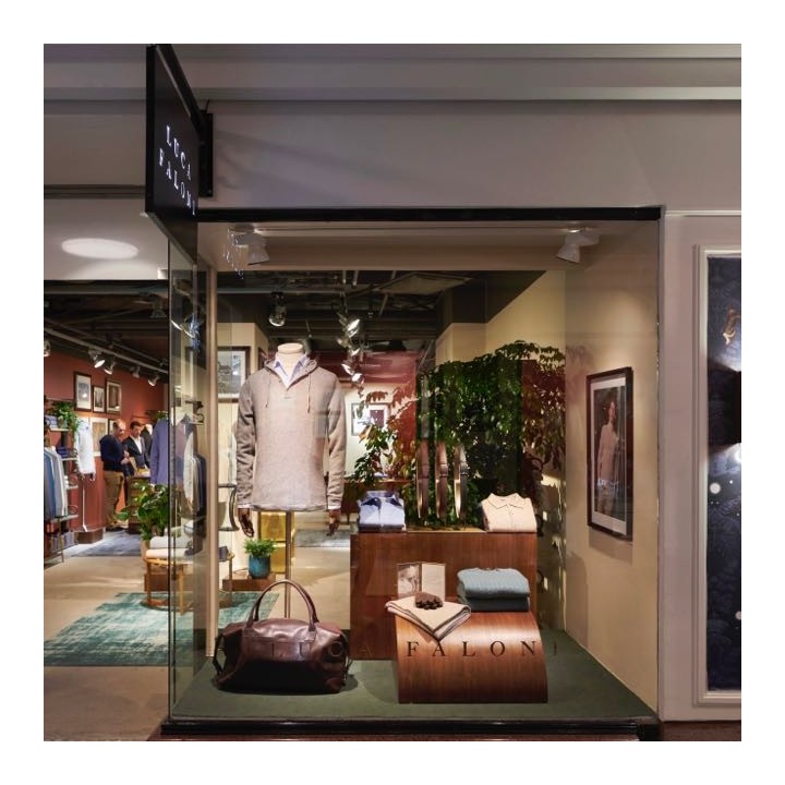 Bonhams Auction House  X artplinths